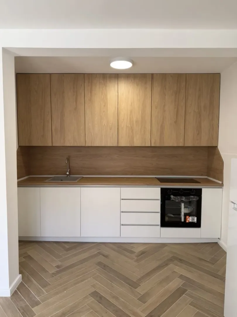 Izdavanje, dvosoban stan, 62m², Dobrota, Kotor