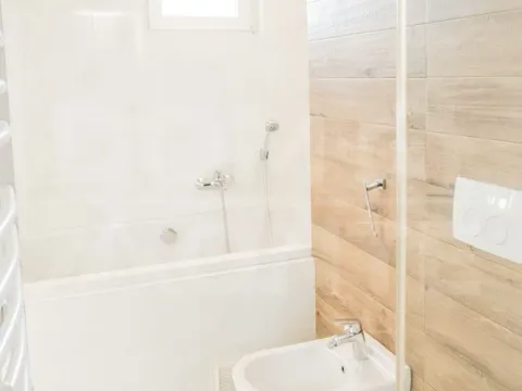 Izdavanje, dvosoban stan, 70m², Tivat, Crna Gora - image 12