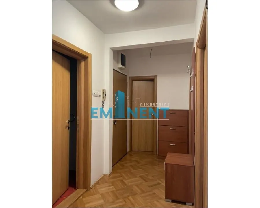 Izdavanje, trosoban stan, 64m², Tašmajdan, Palilula Sve Podlokacije