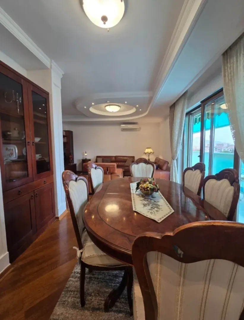 Prodaja, trosoban stan, 130m², Stari Aerodrom, Podgorica