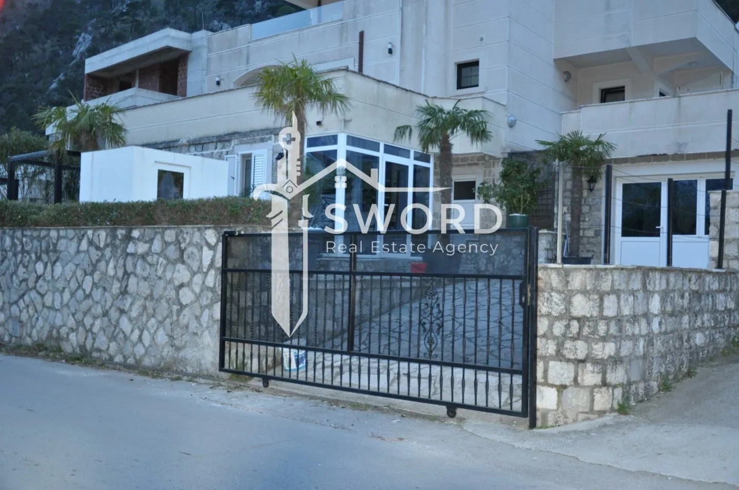 Prodaja, trosoban stan, 110m², Prčanj, Kotor