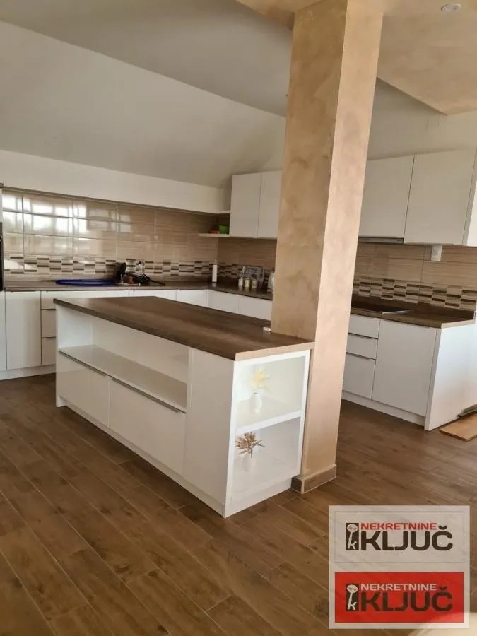 Prodaja, četvorosoban stan, 170m², Sremska Kamenica, Petrovaradin