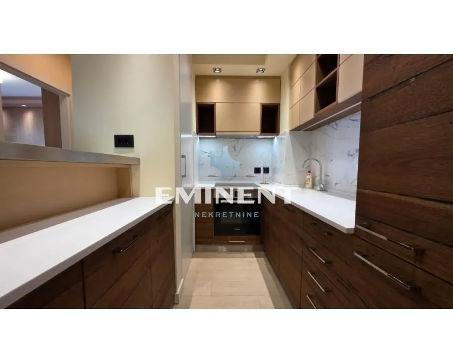 Izdavanje, dvosoban stan, 51m², Novi Beograd Blok 65, Novi Beograd Sve Podlokacije