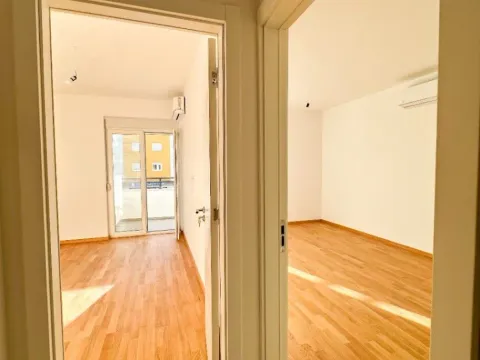 Prodaja, jednosoban stan, 46m², Pobrežje, Podgorica - image 8