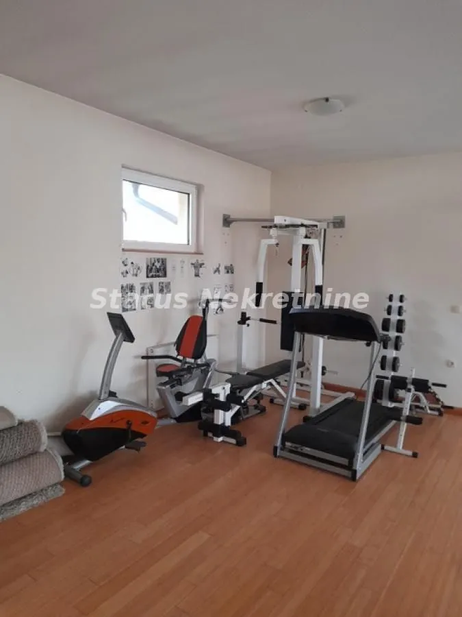 Prodaja, kuća, 440m², Temerin, Novi Sad