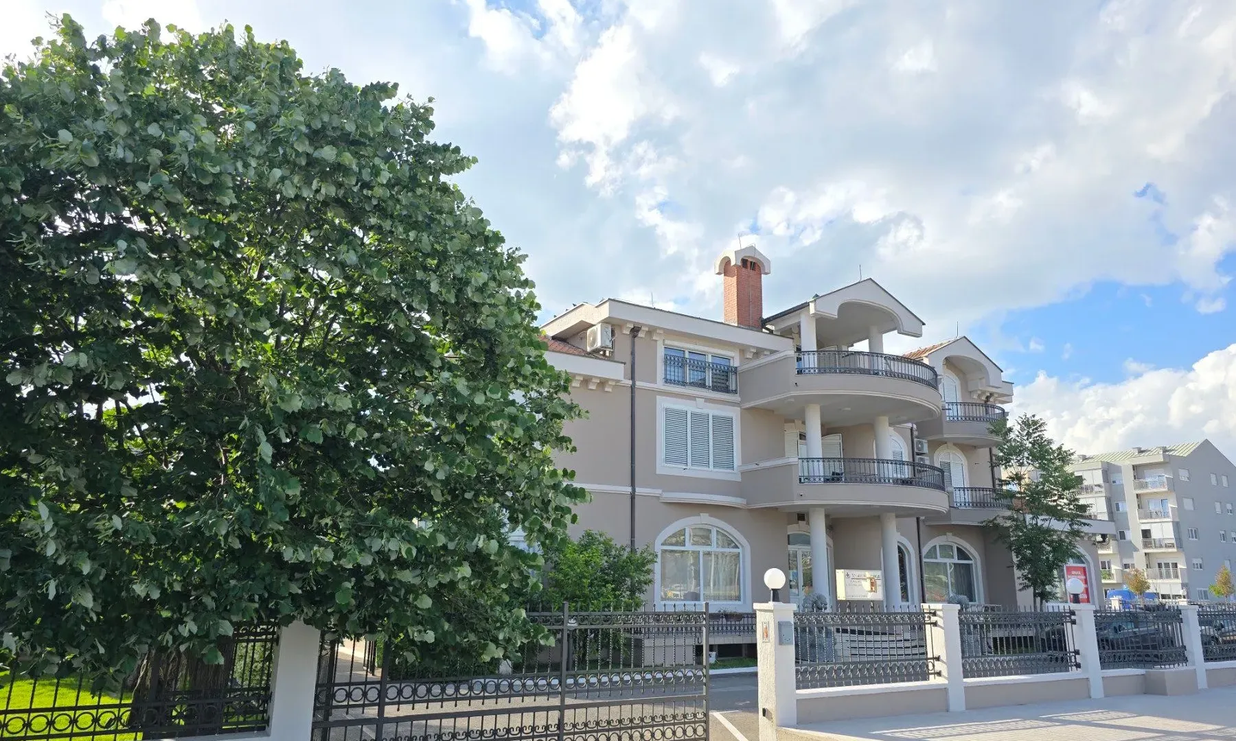 Rent, office space, 500m², Stari Aerodrom, Podgorica