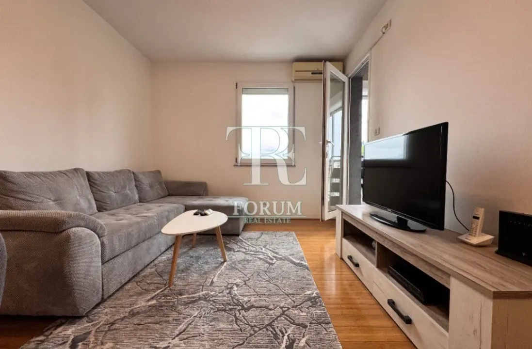 Izdavanje, jednosoban stan, 40m², Obala Morače, Podgorica