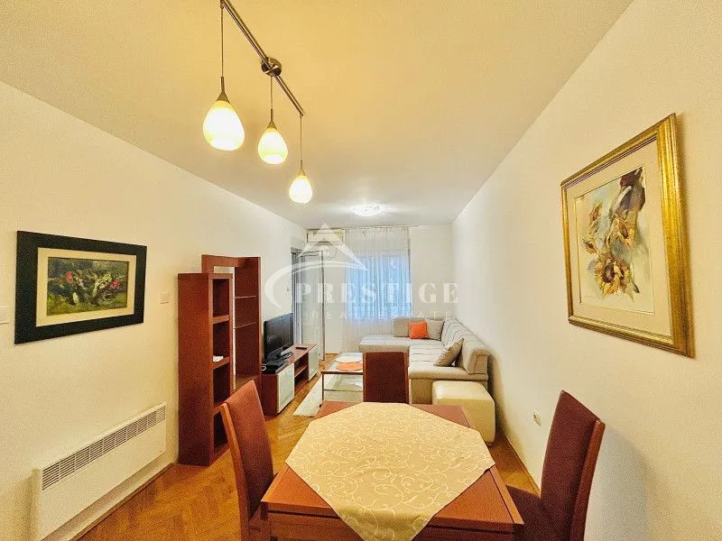 Izdavanje, dvosoban stan, 65m², Blok 9, Podgorica