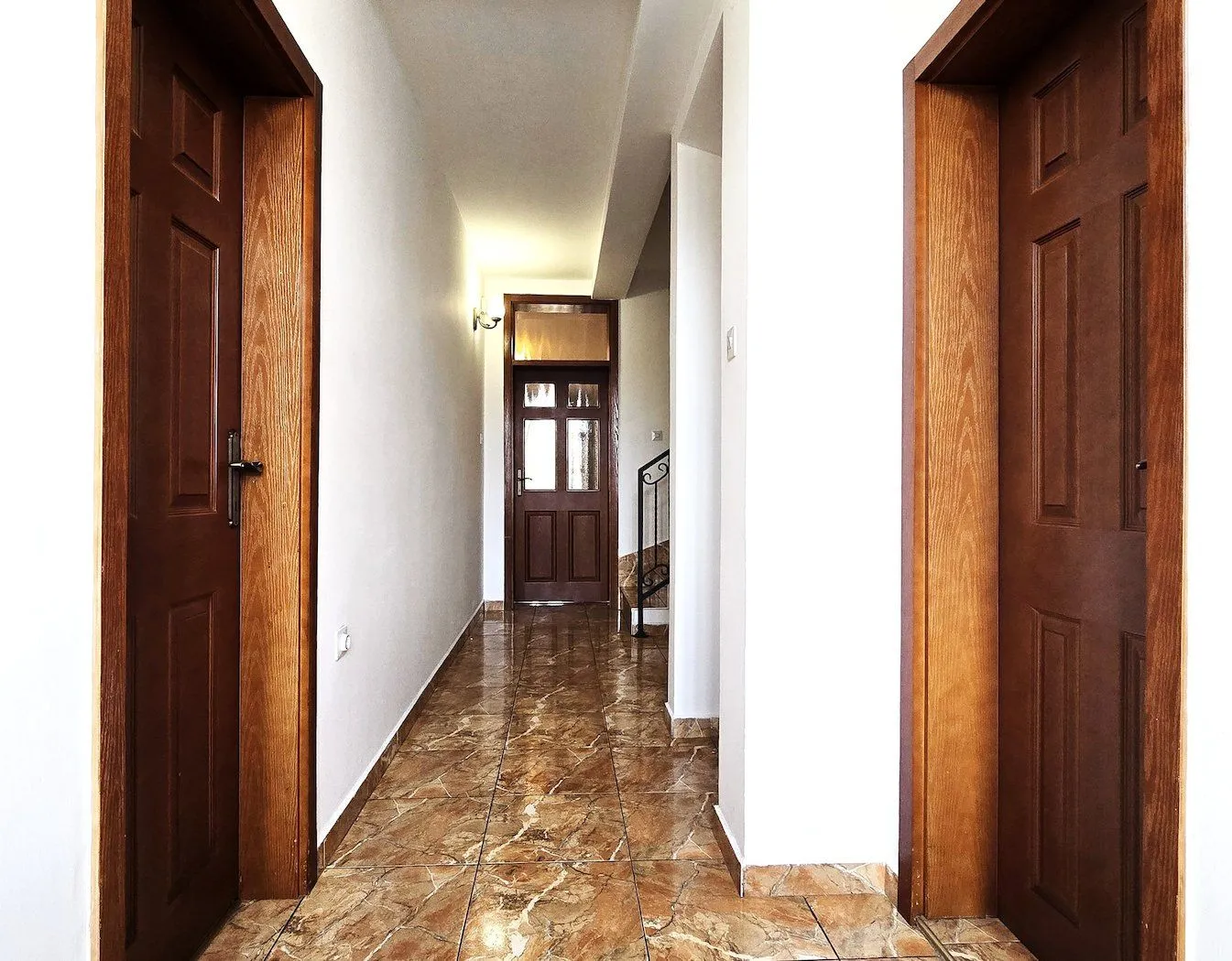 Izdavanje, kuća, 180m², Tološi, Podgorica