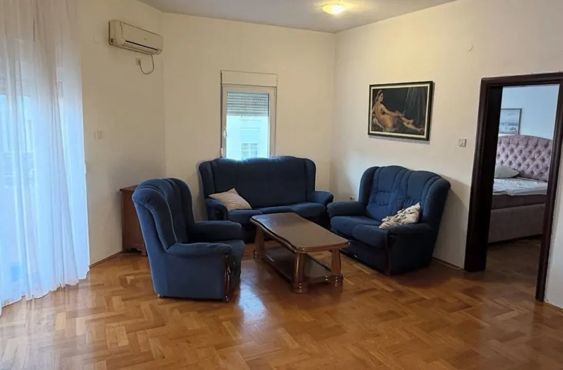 Izdavanje, dvosoban stan, 65m², Krivi Most, Podgorica