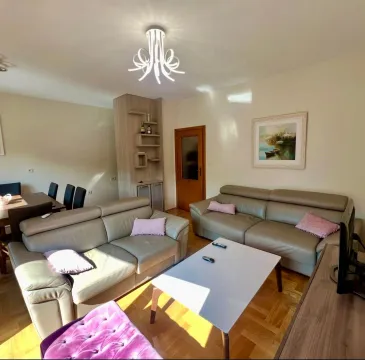 Spacious living room with seating furniture and a dining area. - image 2