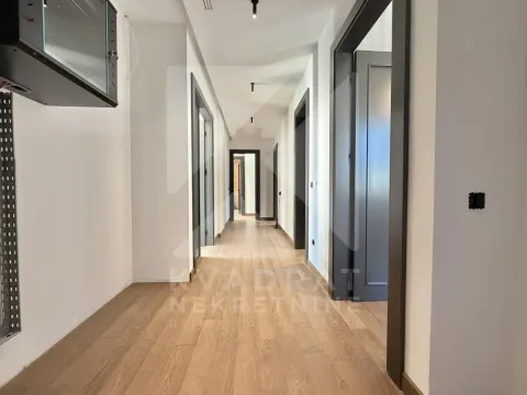 Rent, house, 200m², Gornja Gorica, Podgorica - image 13