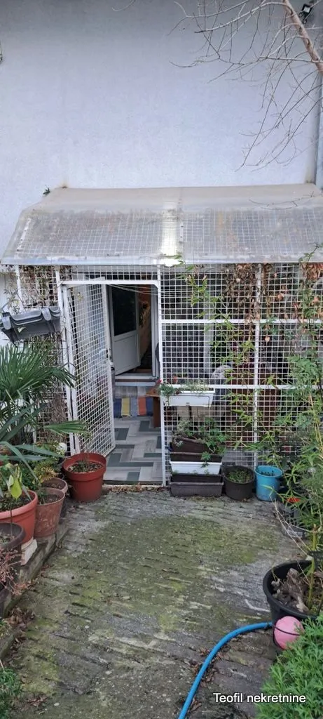 Prodaja, trosoban stan, 60m², Novi Sad, Srbija