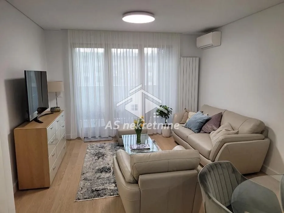Izdavanje, trosoban stan, 82m², Novi Beograd Sve Podlokacije, Beograd