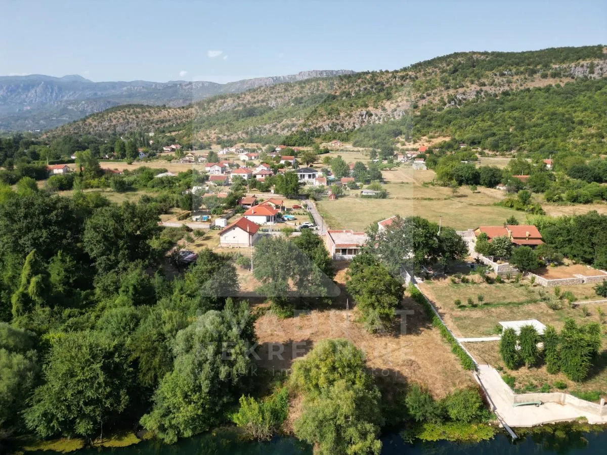 Prodaja, kuća, 231m², Pričelje, Podgorica