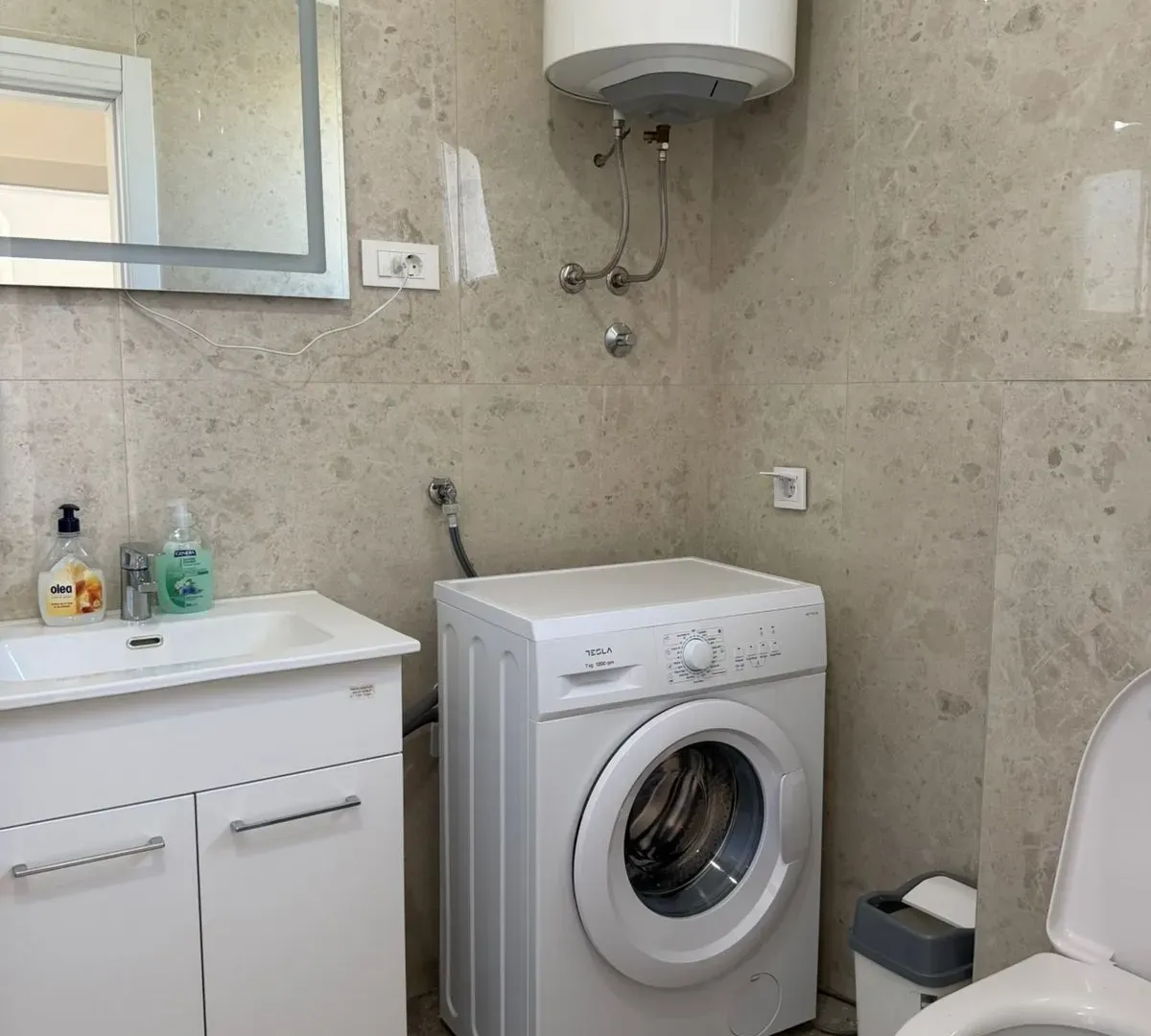Izdavanje, dvosoban stan, 66m², Bonići, Tivat