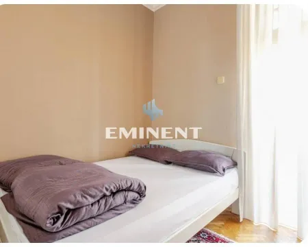 Small bedroom with a double bed and a window with a white curtain. - image 6