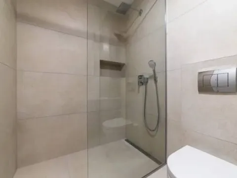 Izdavanje, četvorosoban stan, 140m², Crveni Krst, Beograd - image 11