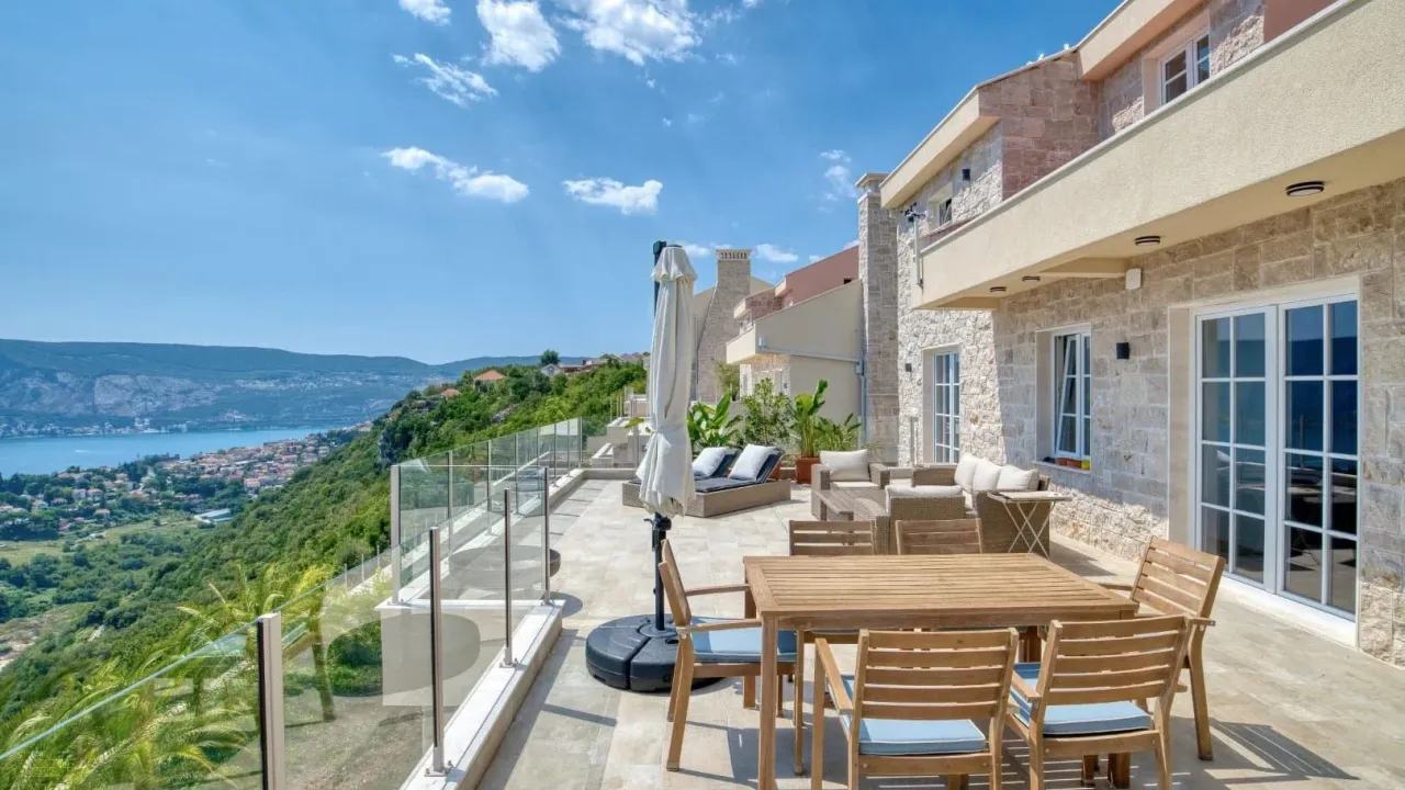 Sale, house, 230m², Podi, Herceg Novi