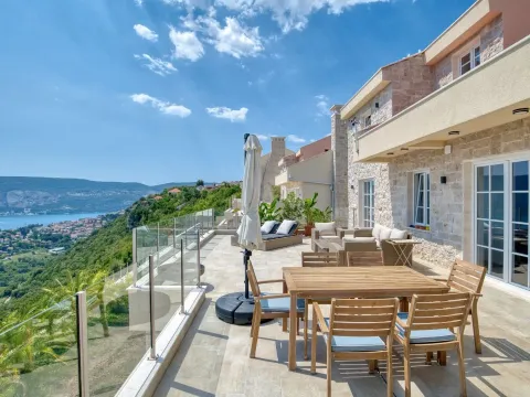 Sale, house, 230m², Podi, Herceg Novi