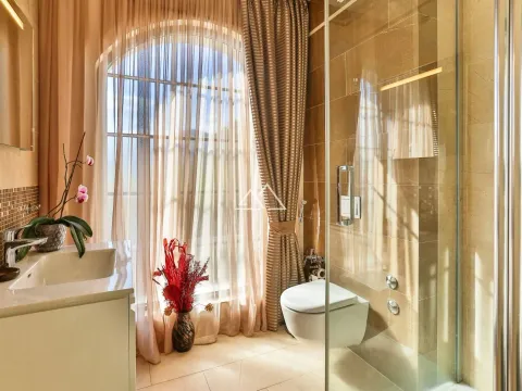 Prodaja, kuća, 240m², Centar, Tivat - image 19