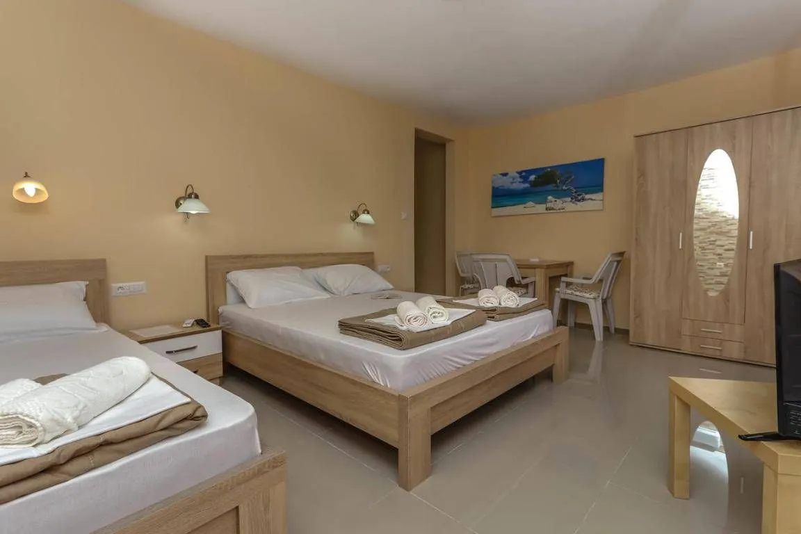 Sale, hospitality venue, 450m², Petrovac, Budva
