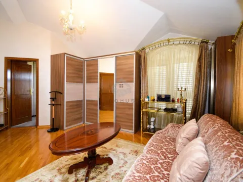 Izdavanje, kuća, 300m², Zabjelo, Podgorica - image 15