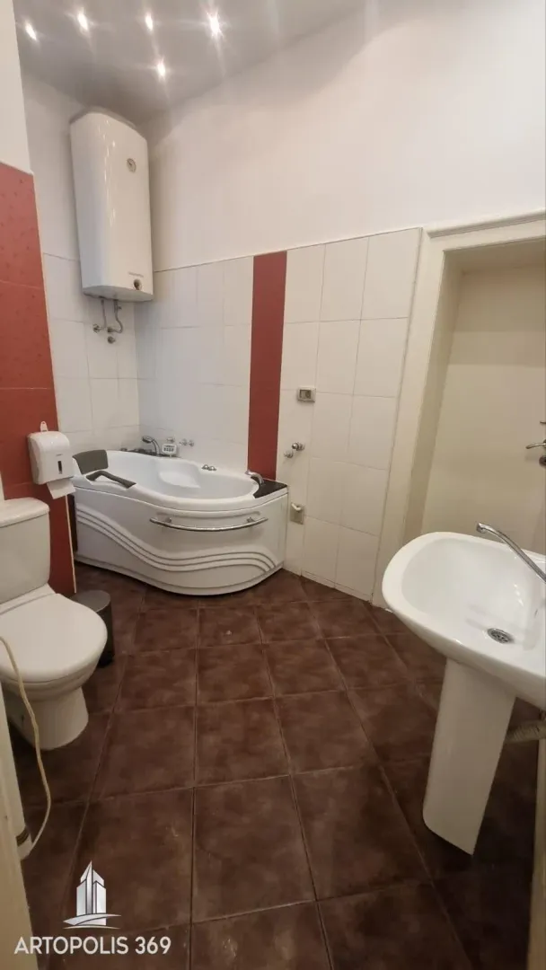 Izdavanje, poslovni prostor, 90m², Stari Grad, Beograd