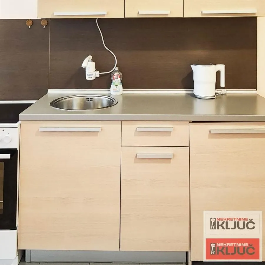 Izdavanje, trosoban stan, 75m², Centar, Novi Sad