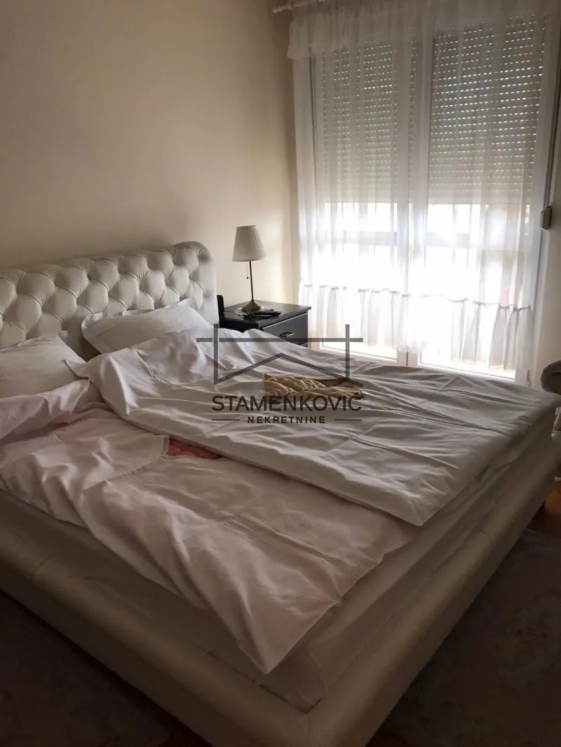 Prodaja, četvorosoban stan, 148m², Centar, Novi Sad