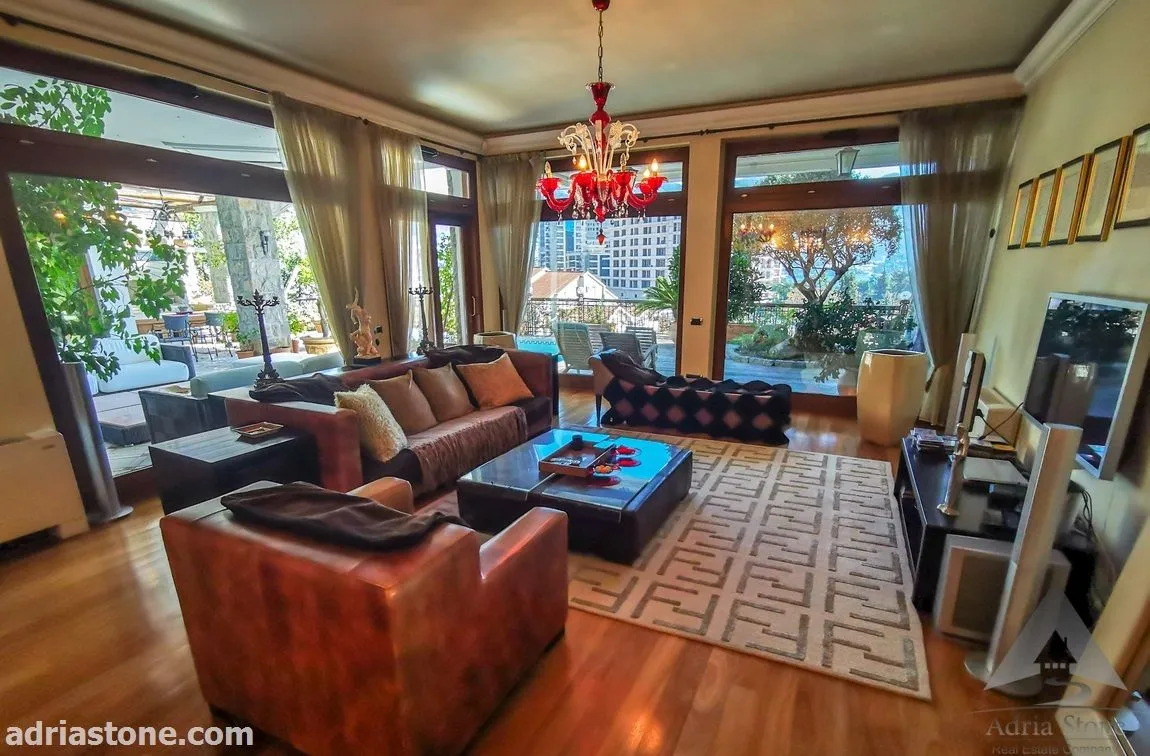 Sale, house, 820m², Centar, Budva