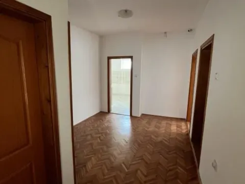 Izdavanje, kuća, 200m², Telep, Novi Sad Sve Podlokacije - image 10