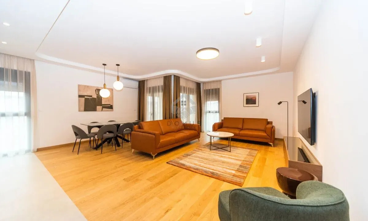 Izdavanje, trosoban stan, 100m², Podgorica, Crna Gora