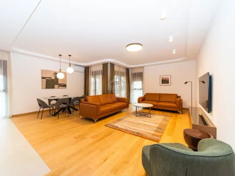 Izdavanje, trosoban stan, 100m², Podgorica, Crna Gora - image 1