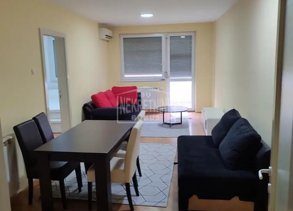 Prodaja, dvosoban stan, 52m², Centar, Subotica