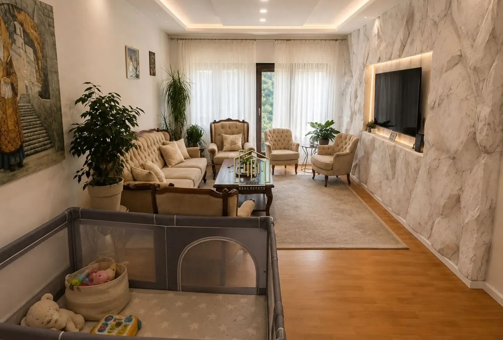 Prodaja, četvorosoban stan, 200m², Cemenca, Nikšić