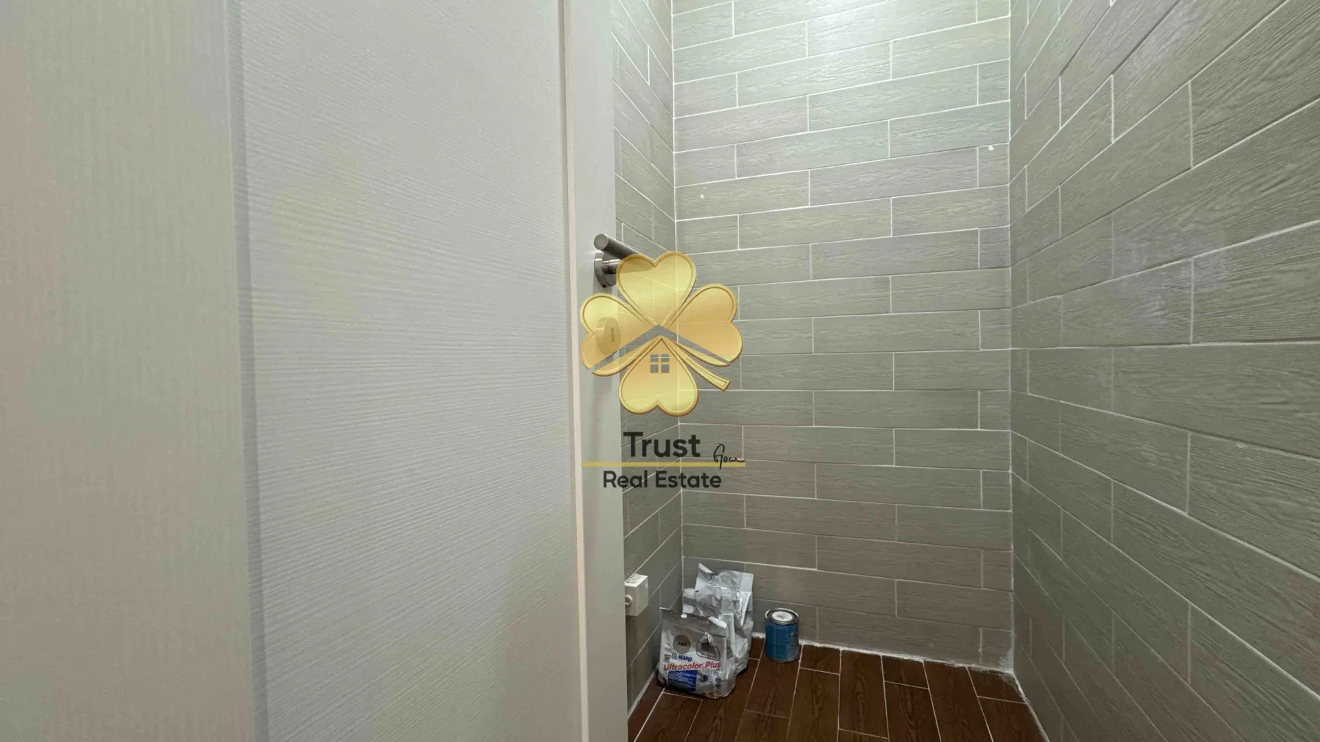 Izdavanje, trosoban stan, 90m², Obala Morače, Podgorica