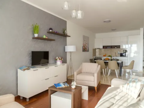 Prodaja, trosoban stan, 107m², Bečići, Budva - image 11