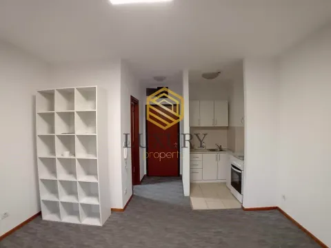 Prodaja, garsonjera, 31m², City Kvart, Podgorica - image 2