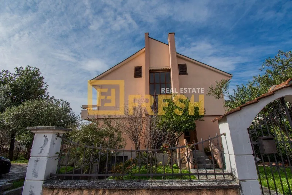 Prodaja, kuća, 300m², Dalmatinska ulica, Podgorica