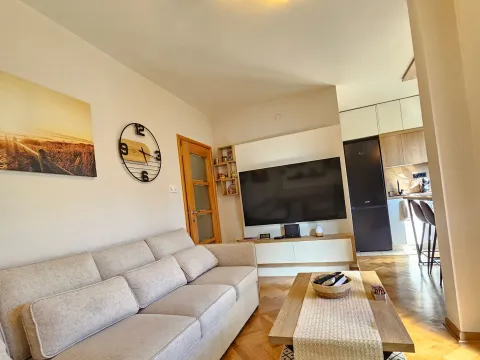 Rent, studio apartment, 30m², Blok 6, Podgorica - image 3