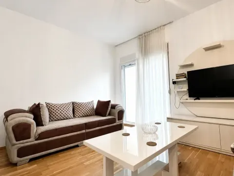 Izdavanje, dvosoban stan, 72m², Blok 9, Podgorica - image 3