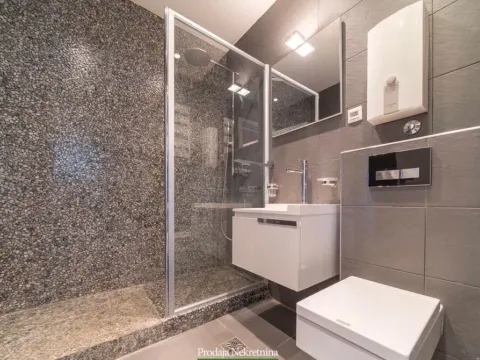 Prodaja, trosoban stan, 140m², Preko Morače, Podgorica - image 13