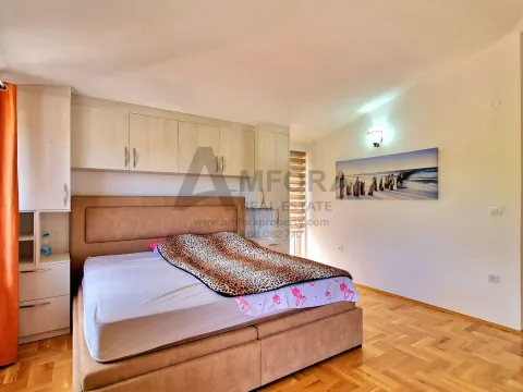 Izdavanje, kuća, 185m², Zagora, Kotor - image 26