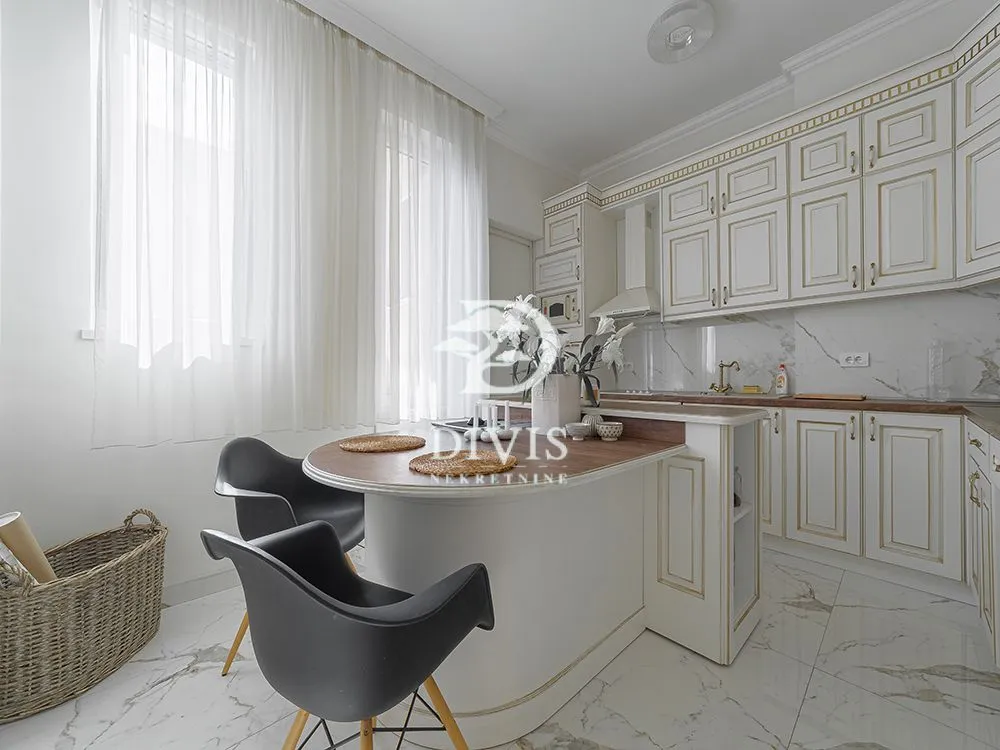 Prodaja, trosoban stan, 100m², Vračar Centar, Vračar Sve Podlokacije