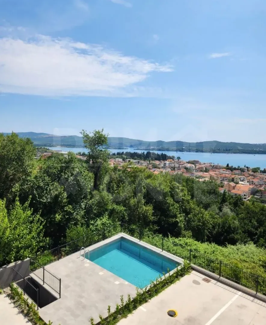 Izdavanje, jednosoban stan, 40m², Tivat, Crna Gora