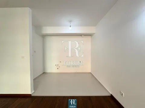 Izdavanje, dvosoban stan, 70m², Master Kvart, Podgorica - image 3