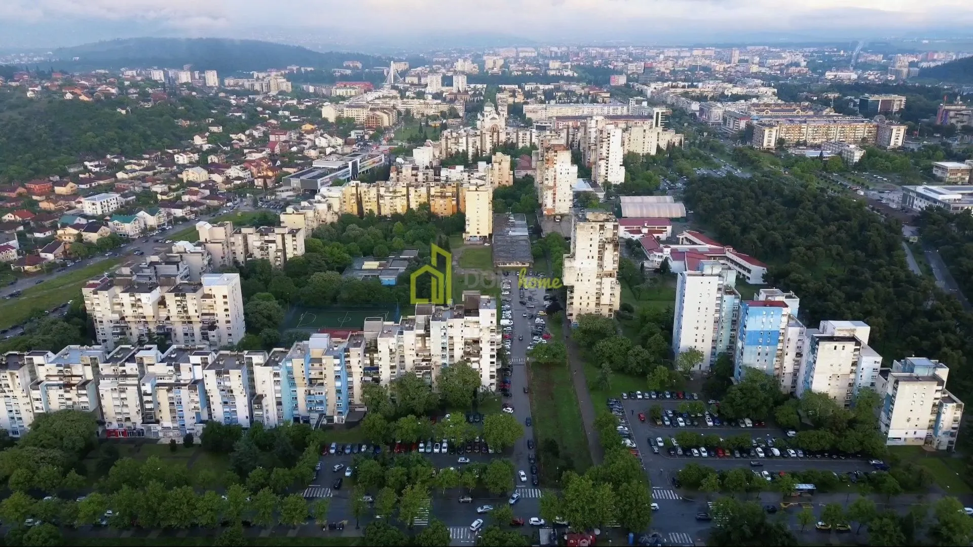 Izdavanje, poslovni prostor, 1000m², Blok 5, Podgorica