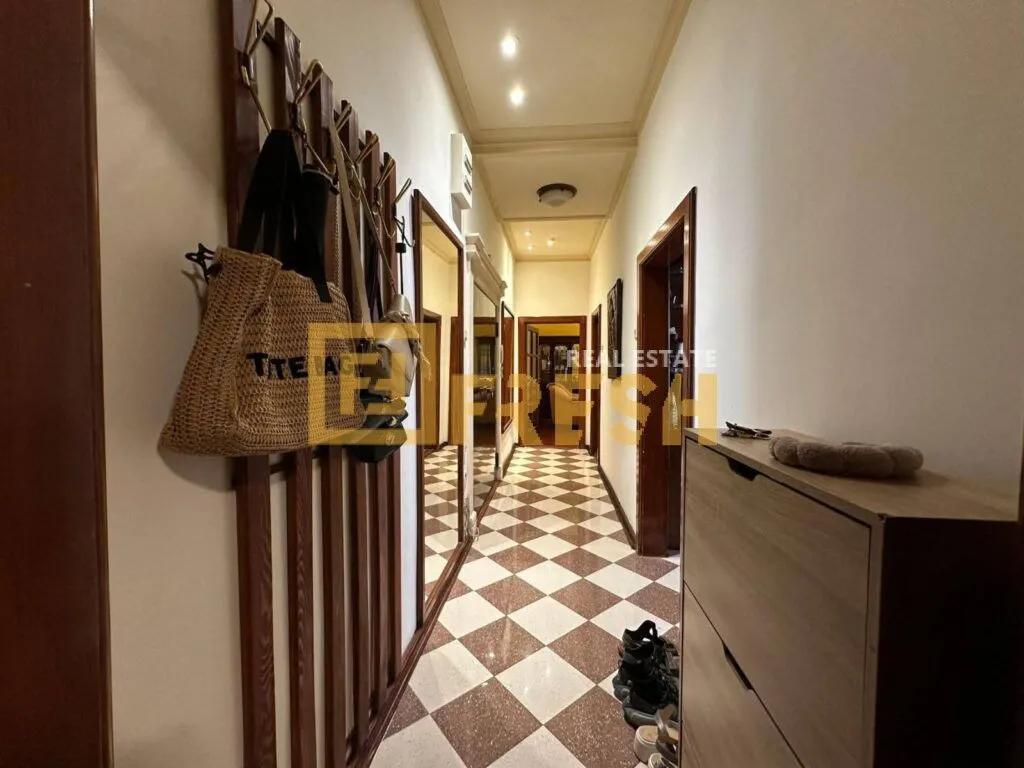 Prodaja, jednosoban stan, 70m², Centar, Podgorica