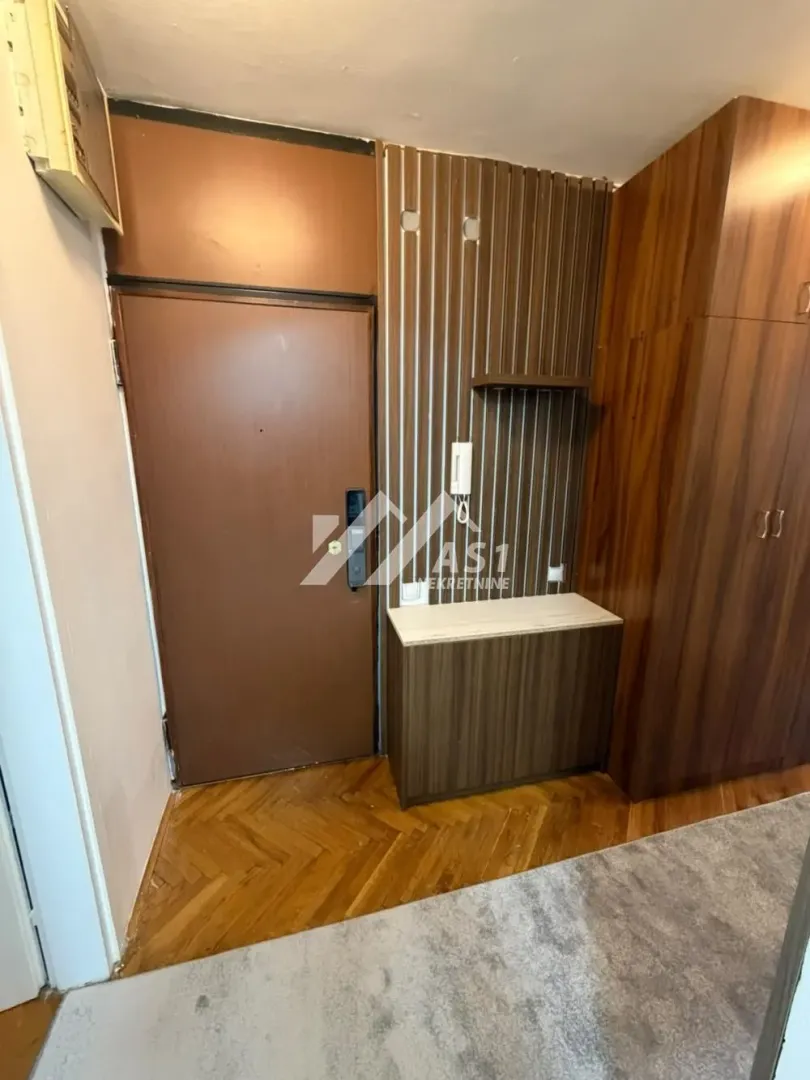 Izdavanje, dvosoban stan, 50m², Centar, Novi Sad